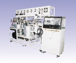AKICO製 超臨界晶析試験装置。溶解槽・晶析噴射系と制御盤を一体化したユニット