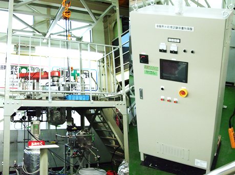 AKICO製 56L 水熱合成反応槽と全自動制御のタッチパネル操作盤