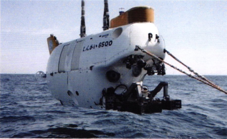 海洋研究開発機構の有人潜水調査船 しんかい6500（写真提供：海洋研究開発機構）